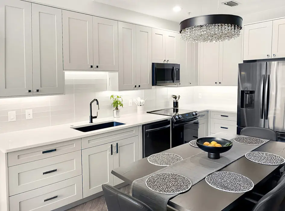big_white_shaker_kitchen_5.webp